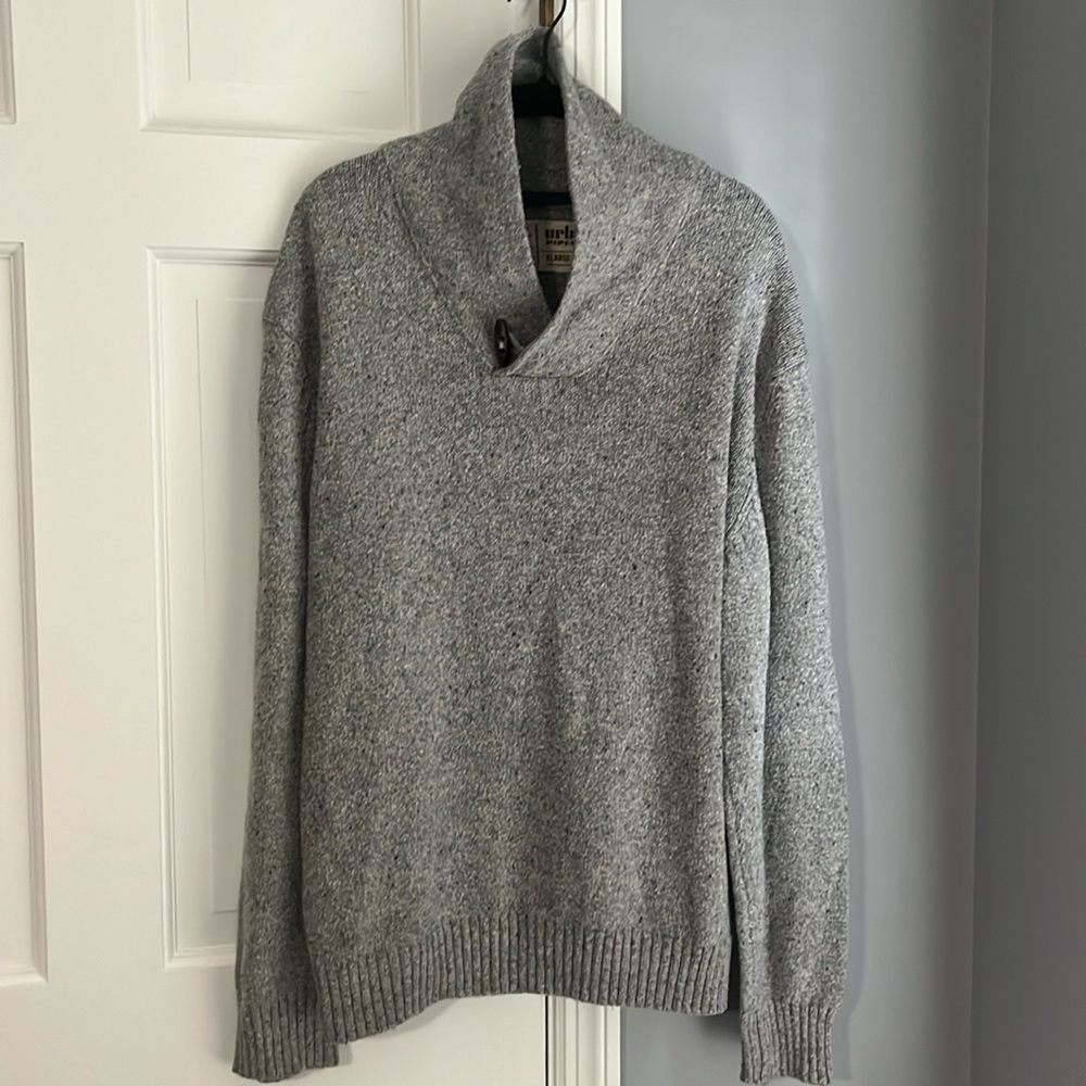 Gray Urban Pipeline men’s sweater